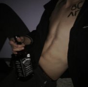 男生扣扣头像_我想把你捧在手心裡你是造物主宇宙
